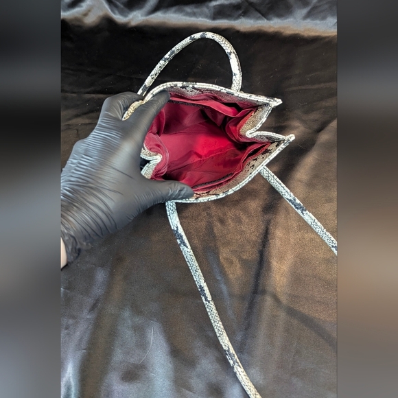 Nine West Tote Faux Leather Python Snakeskin Black Grey Shoulder Bag Compartment - Picture 6 of 7